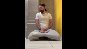 Watch – Public toilet self piss with buttplug and hump orgasm