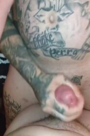 Watch – Tatted trans Goddess and Papi Jerk Together