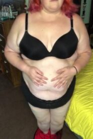 Watch – SSBBW Strips and plays with tits