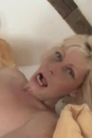 Watch – Blonde mom seduces her son in law