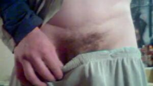 Watch – Masturbe (13) with one testicle