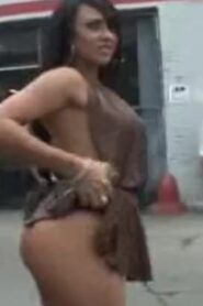 Watch – Two hot Latinas in public