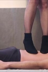 Watch – Trampling on the carpet with boots and socks