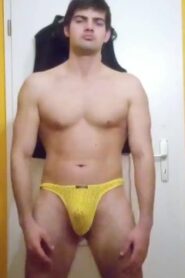 Watch – Skinny Fit guy in sexy yellow underwear