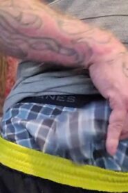 Watch – Quick jerk with nice cumshot