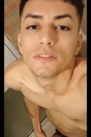 Watch – Handsome young man masturbating and eating his cum 🤤