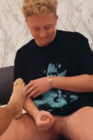 Watch – Twink Worships Boyfriends Feet And Cums All Over His Feet