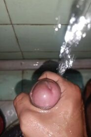 Watch – Water Moaning while Tap Water Masturbation, cumming fountain Dick washed with water