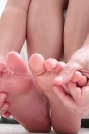 Watch – Solo HOT FEET PLAY with LUBE, come see my pink toes