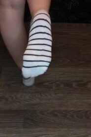 Watch – Sexy girl show her pretty socks after walk