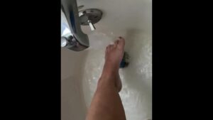 Watch – Wet feet sexy foot bath