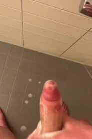 Watch – Hotel shower masturbation