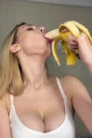 Watch – How Ukrainian girls eat a banana