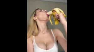 Watch – How Ukrainian girls eat a banana